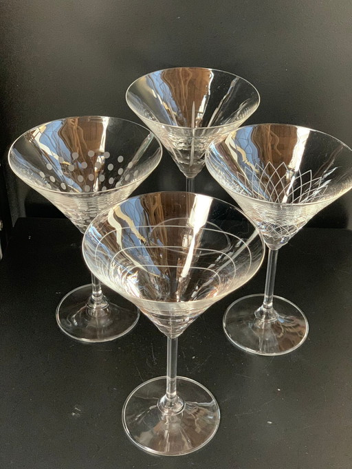 4X verres à martini ou à cocktail avec gravures diverses