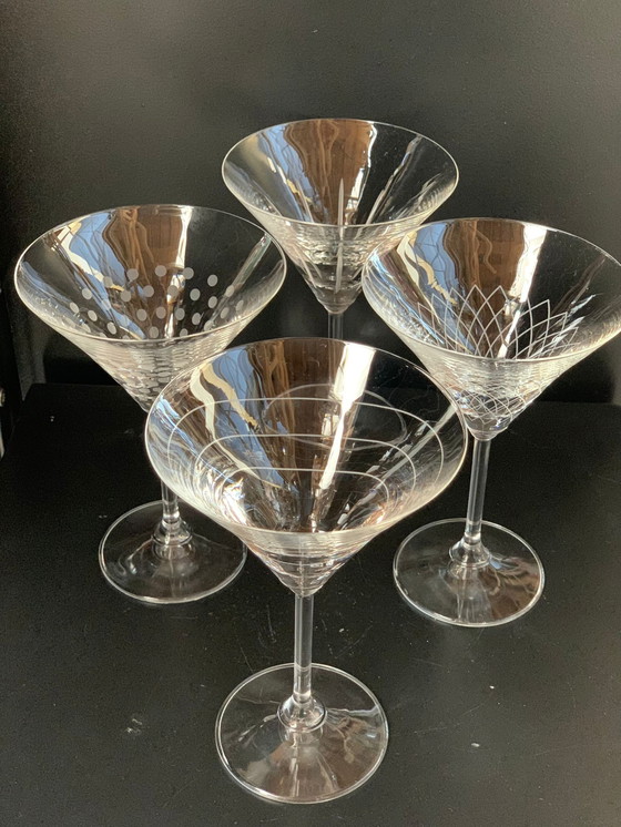 Image 1 of 4X verres à martini ou à cocktail avec gravures diverses