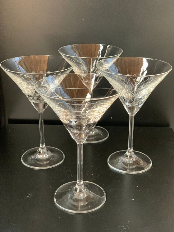 Image 1 of 4X verres à martini ou à cocktail avec gravures diverses