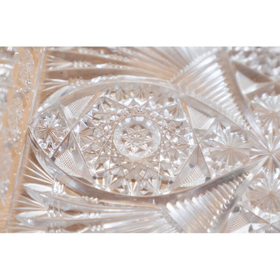 Image 1 of Plateau vintage carré en cristal de Bohème sculpté à la main