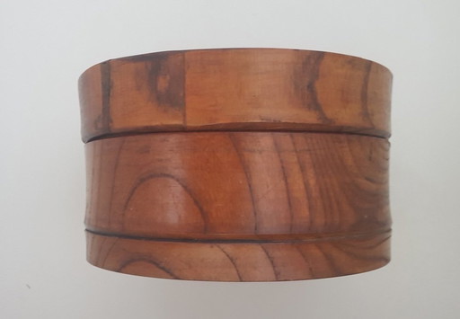 Boîte en bois fabriquée à la main