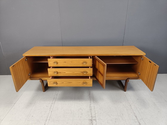 Image 1 of Buffet en teck Mid Century par Beautility, 1960S