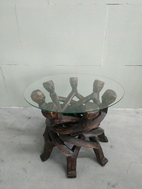 Image 1 of Table d'appoint en bois africain sculpté