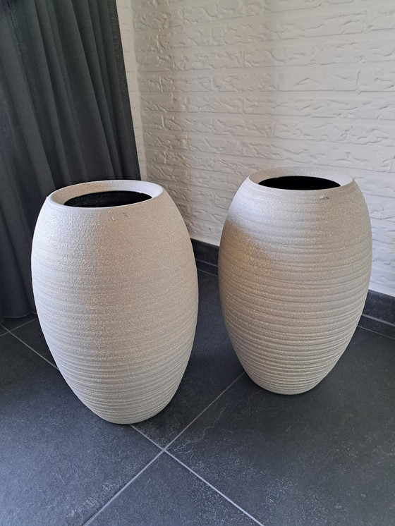 Image 1 of Deux vases faits à la main