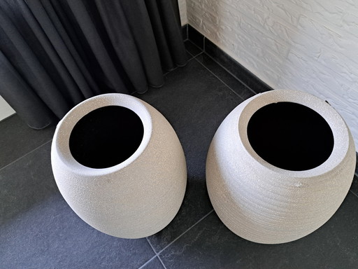 Deux vases faits à la main