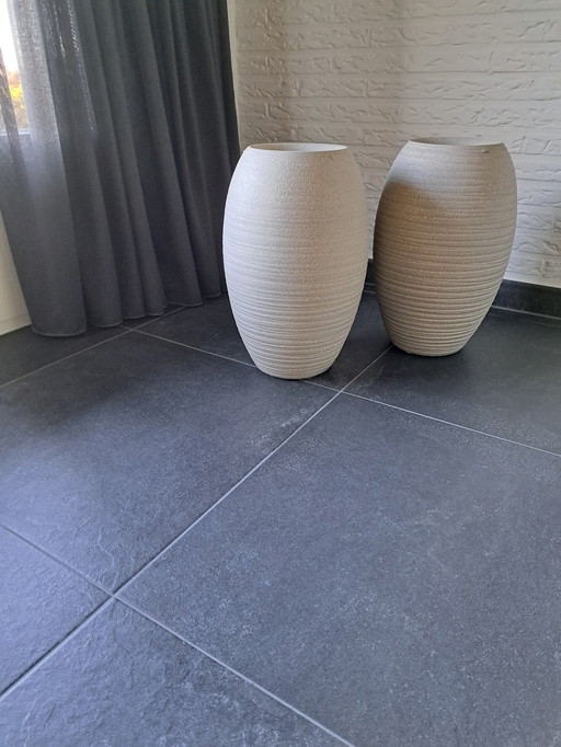 Deux vases faits à la main