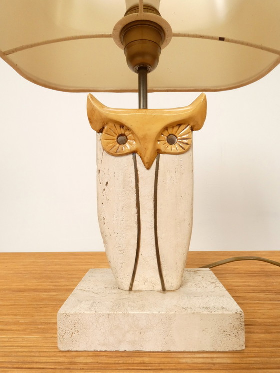 Image 1 of  Lampe à poser "Hibou" en travertin