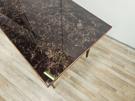 Image 1 of Table en hêtre Mid Century avec plateau en verre à effet marbré