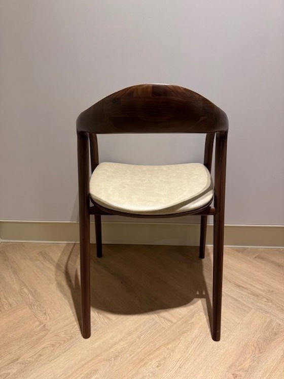 Image 1 of Chaise de salle à manger Kana en cuir beige - Noyer