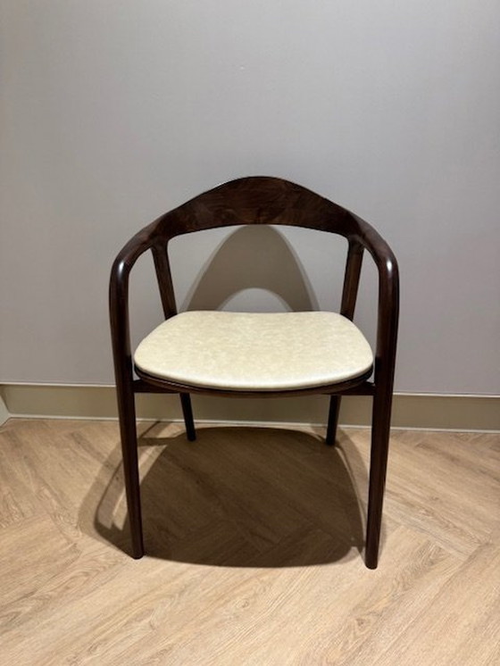 Image 1 of Chaise de salle à manger Kana en cuir beige - Noyer