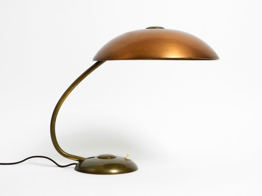 Très grande lampe de table allemande moderne du milieu du siècle en laiton avec abat-jour en cuivre