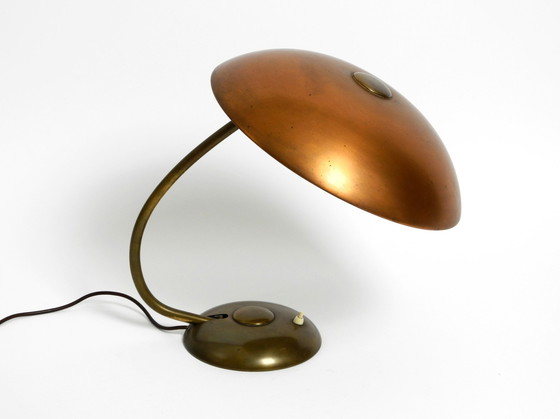 Image 1 of Très grande lampe de table allemande moderne du milieu du siècle en laiton avec abat-jour en cuivre