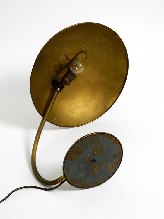 Image 1 of Très grande lampe de table allemande moderne du milieu du siècle en laiton avec abat-jour en cuivre