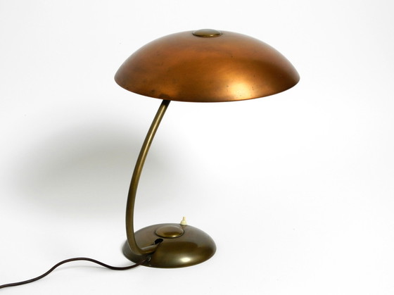 Image 1 of Très grande lampe de table allemande moderne du milieu du siècle en laiton avec abat-jour en cuivre