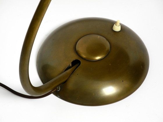 Image 1 of Très grande lampe de table allemande moderne du milieu du siècle en laiton avec abat-jour en cuivre