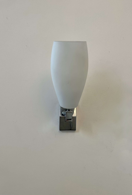 Image 1 of Paire D’Appliques Vintage Orientable, Chrome Et Opaline, France 1970