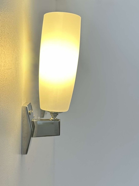 Image 1 of Paire D’Appliques Vintage Orientable, Chrome Et Opaline, France 1970