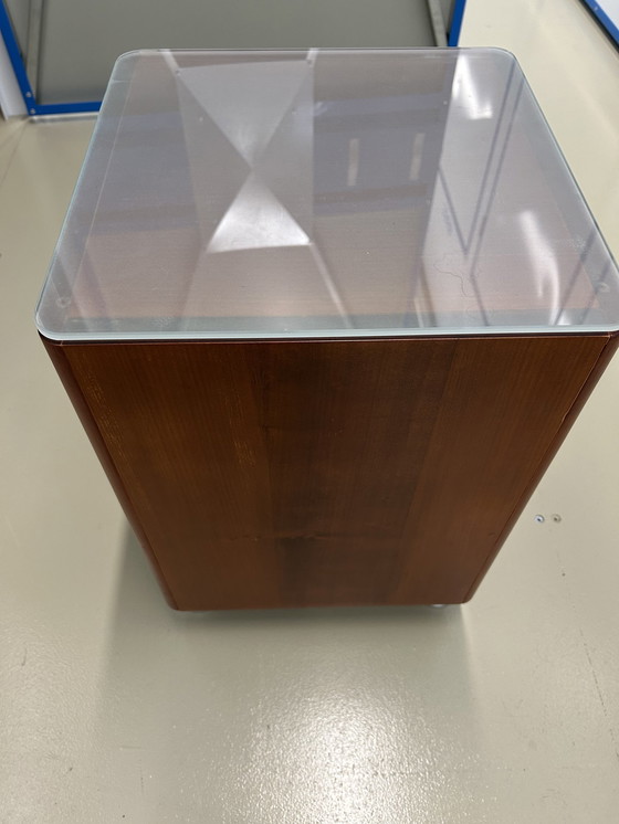 Image 1 of Commode de style Pastoe, avec plaque de verre