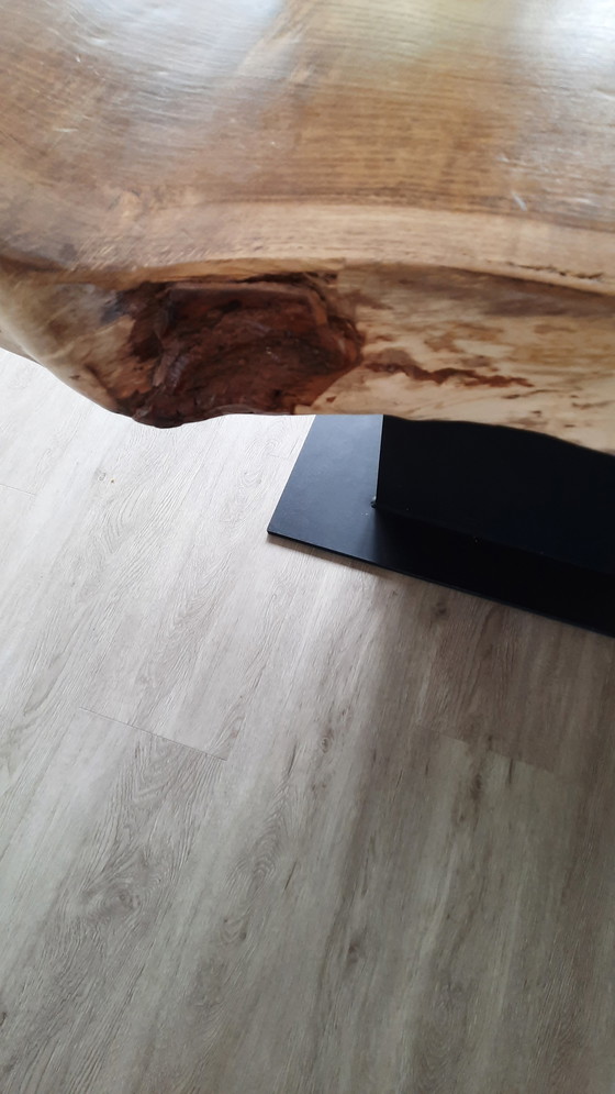 Image 1 of Robuster Tisch aus massivem Eichenholz.