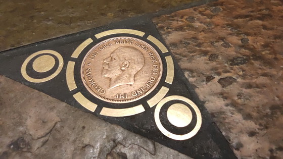 Image 1 of Brutalistischer Couchtisch