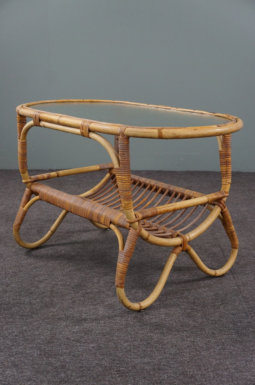 Dutch Design Couchtisch mit Wolkenglasplatte und Lesekorb