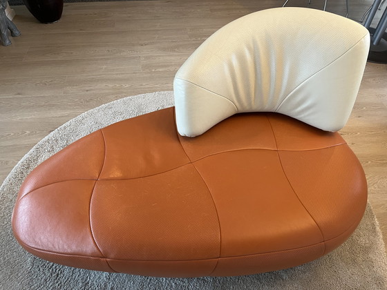 Image 1 of Leolux Kikko orange/weiße Chaiselongue