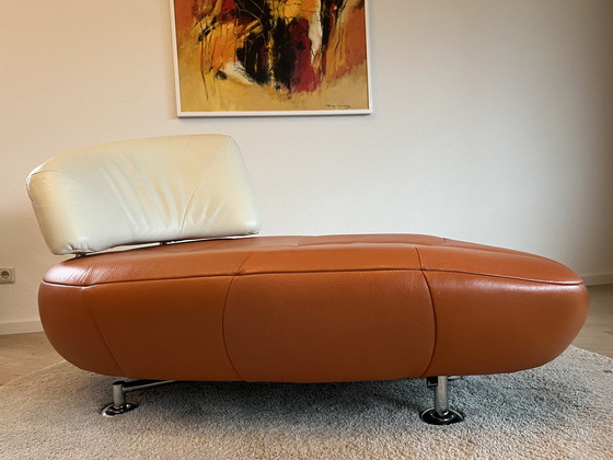Image 1 of Leolux Kikko orange/weiße Chaiselongue