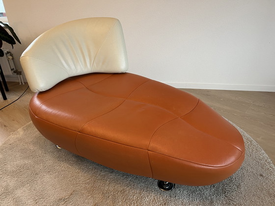Image 1 of Leolux Kikko orange/weiße Chaiselongue