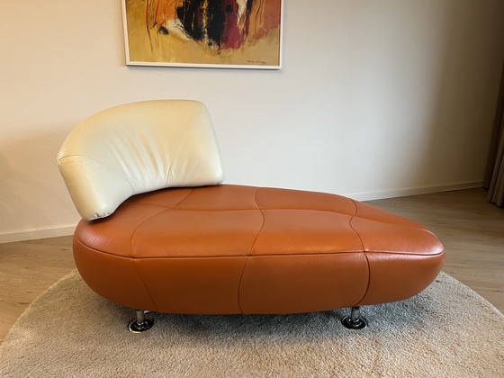 Image 1 of Leolux Kikko orange/weiße Chaiselongue