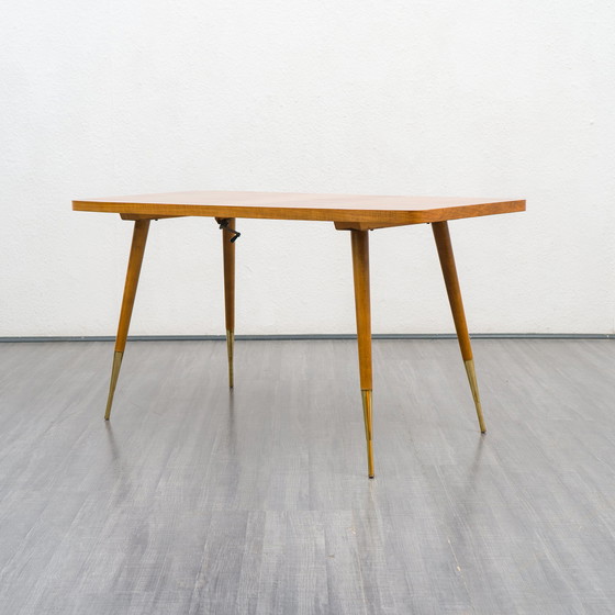 Image 1 of 50er Jahre Ess- / Couchtisch, Nussbaum, höhenverstellbar, Tischplatte restauriert