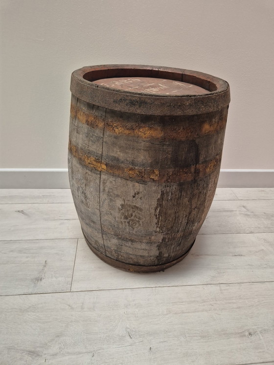 Image 1 of Assel" Couchtisch aus Eichenholz mit Weinfässern