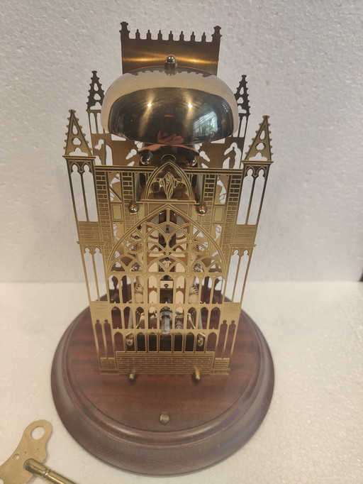 Skelettuhr der Kathedrale von York Minster unter Glas