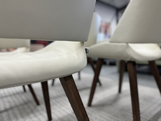 Image 1 of 4 Wilisau Capri Esszimmerstühle weißes Leder