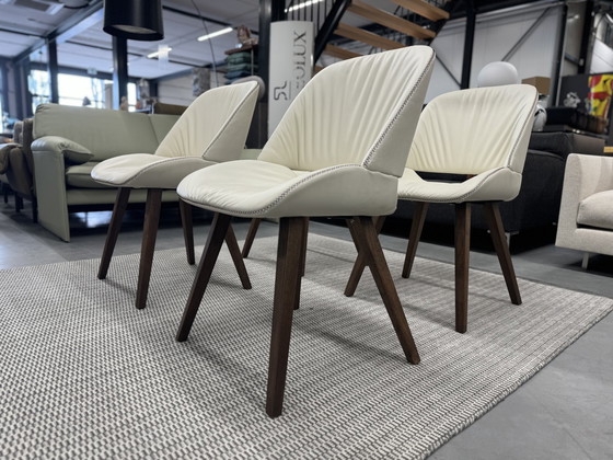 Image 1 of 4 Wilisau Capri Esszimmerstühle weißes Leder