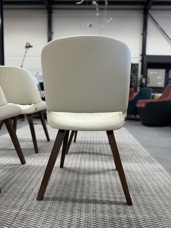 Image 1 of 4 Wilisau Capri Esszimmerstühle weißes Leder