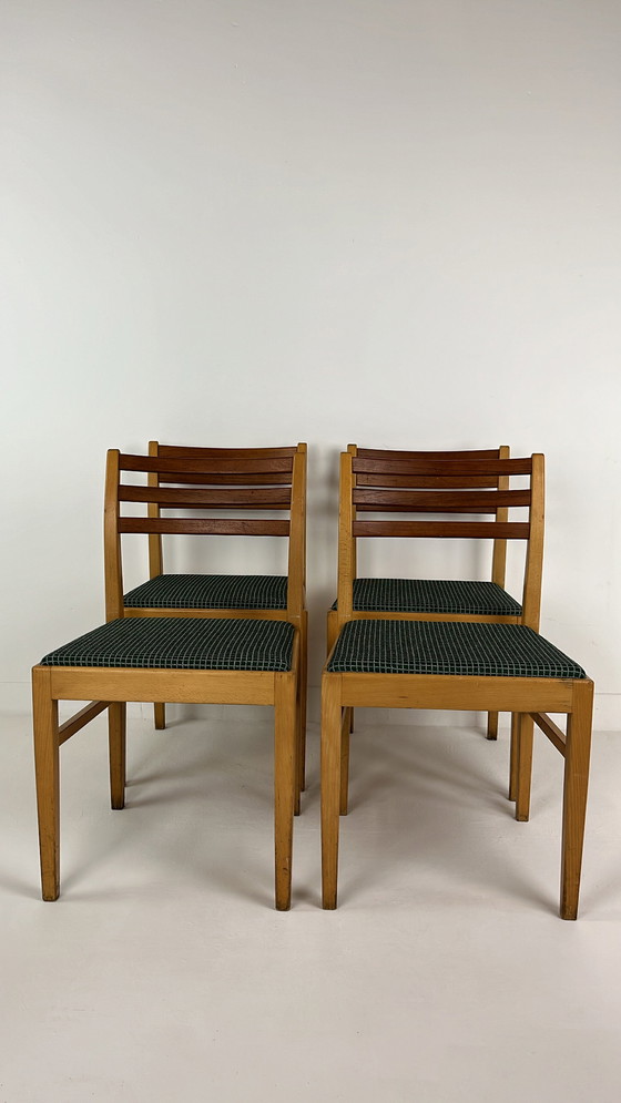 Image 1 of 4x schwedische Vintage-Holzstühle mit Stoffsitz