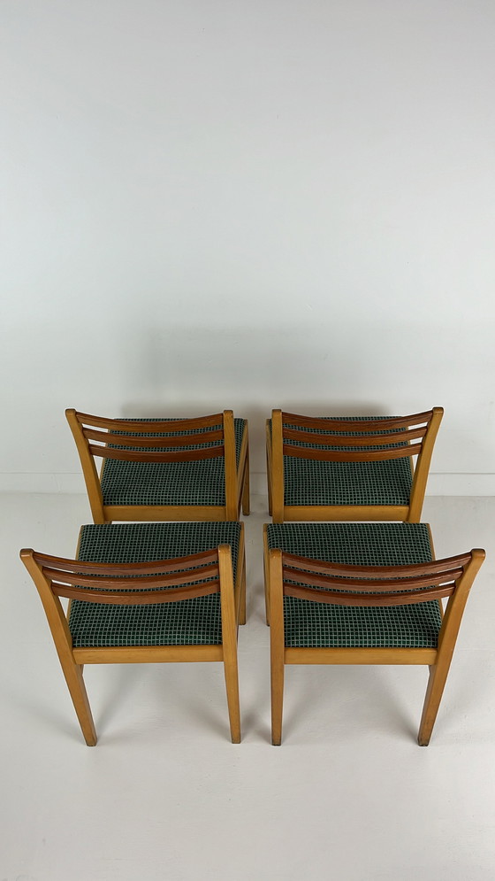 Image 1 of 4x schwedische Vintage-Holzstühle mit Stoffsitz