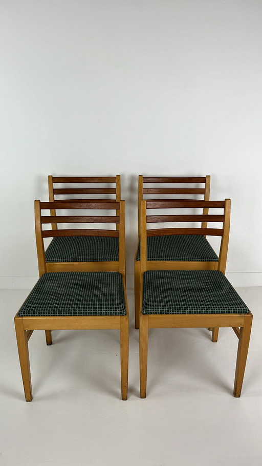 4x schwedische Vintage-Holzstühle mit Stoffsitz