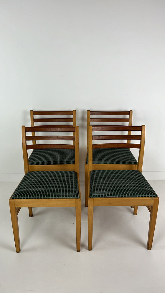 Image 1 of 4x schwedische Vintage-Holzstühle mit Stoffsitz