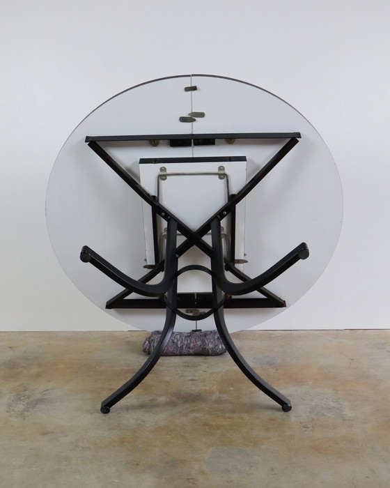 Image 1 of Runder ausziehbarer Vintage-Esstisch