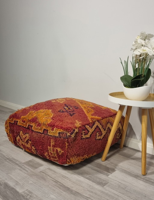 Vintage Fußhocker, Marokkanischer Berber Fußhocker, Sitzkissen aus echter Wolle