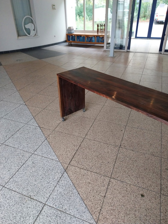 Image 1 of Beistelltisch aus Massivholz auf Rollen