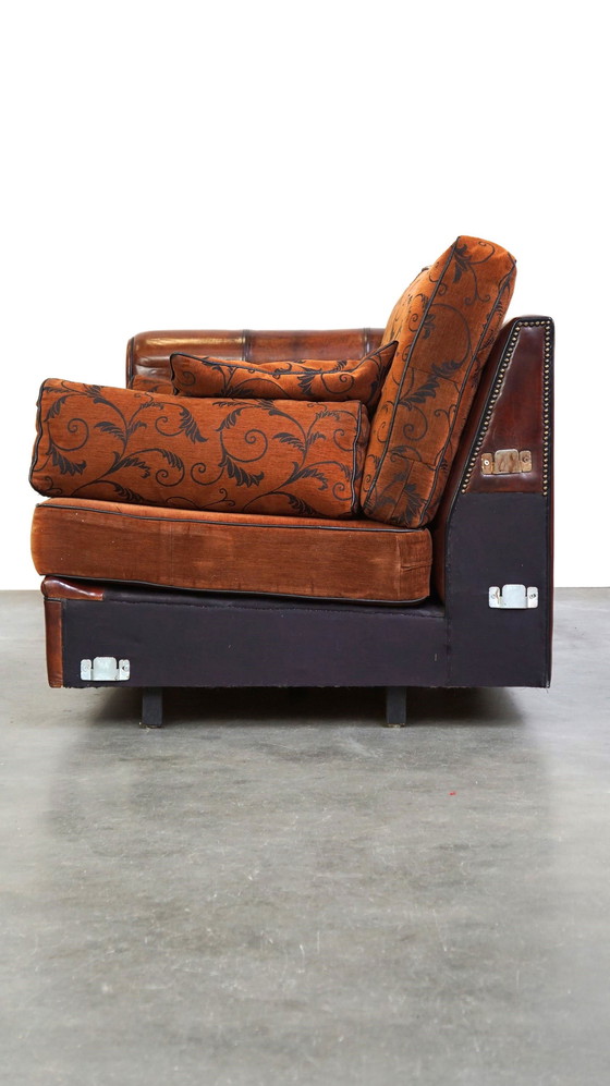 Image 1 of 2,5-sitziges Schafsledersofa mit Stoffkissen im englischen Stil