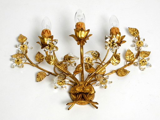 Große, breite italienische vergoldete Florentiner-Wandlampe aus den 1980er Jahren mit drei Fassungen