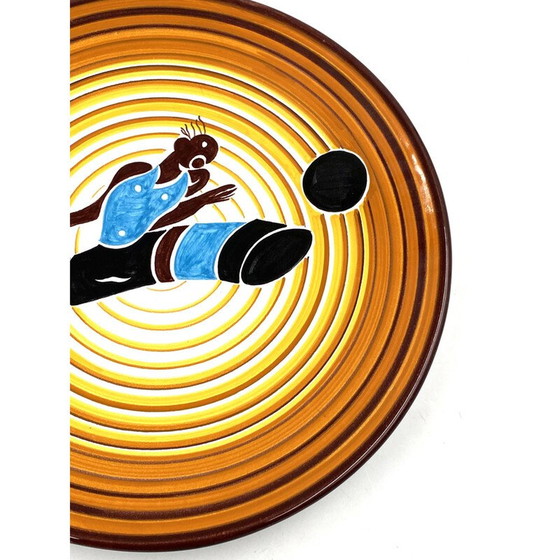 Image 1 of Futuristischer Teller "Fußballspieler" von Dante Baldelli für Fictilia, Italien 1971