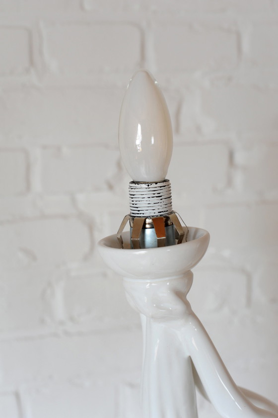 Image 1 of Skulpturale Tischlampe aus Porzellan im Art-Déco-Stil