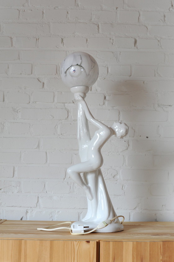 Image 1 of Skulpturale Tischlampe aus Porzellan im Art-Déco-Stil