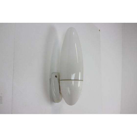 Image 1 of Vintage Wandlampe aus Bakelit und Milchglas, Tschechoslowakei 1960er Jahre