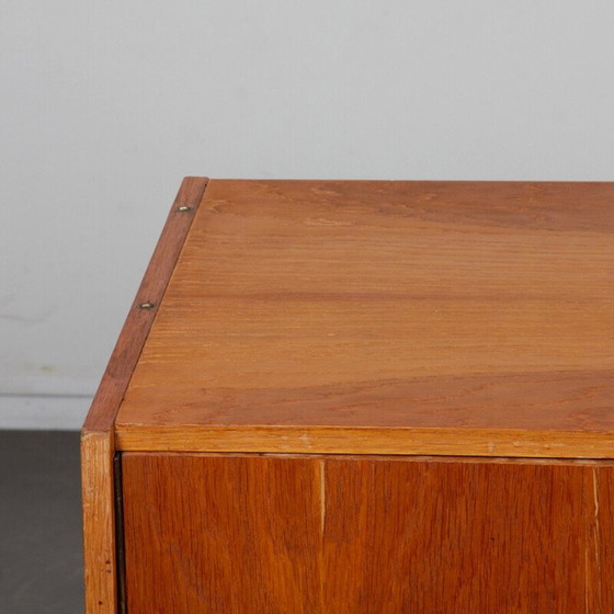 Image 1 of Vintage Kommode Modell U-450 in Eichenfurnier von Jiroutek für Interier Praha, Tschechoslowakei 1960