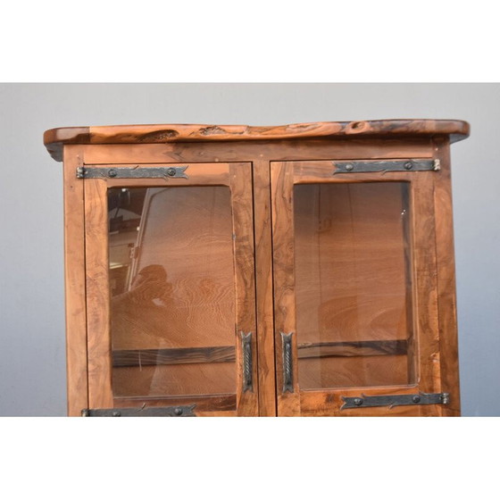 Image 1 of Vintage Kleiderschrank Brutaliste freie Form in Olivenbaum 1970